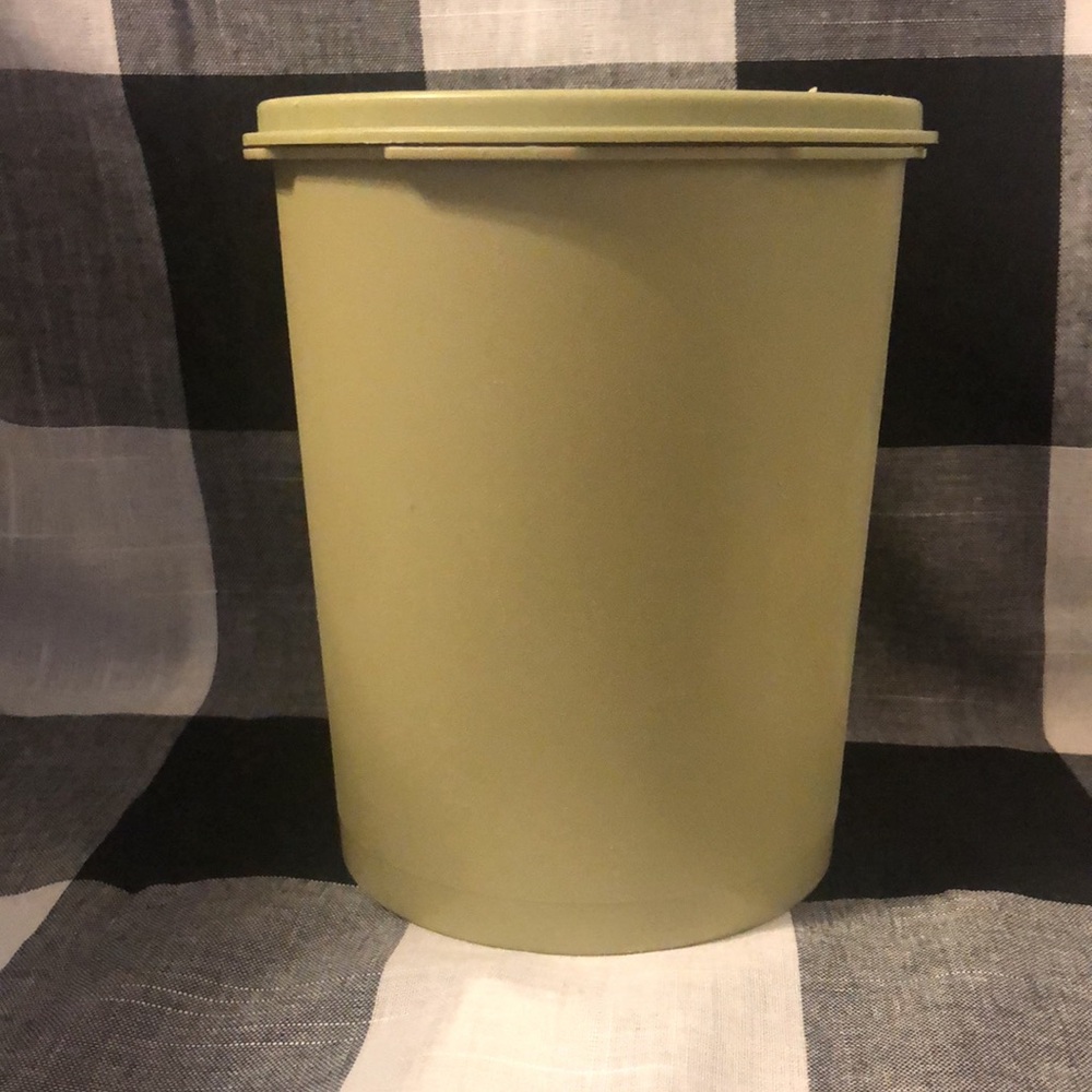 Sale 💚 Vintage Pea / Olive Green Tupperware Canister Storage Container - Picture 2 of 5